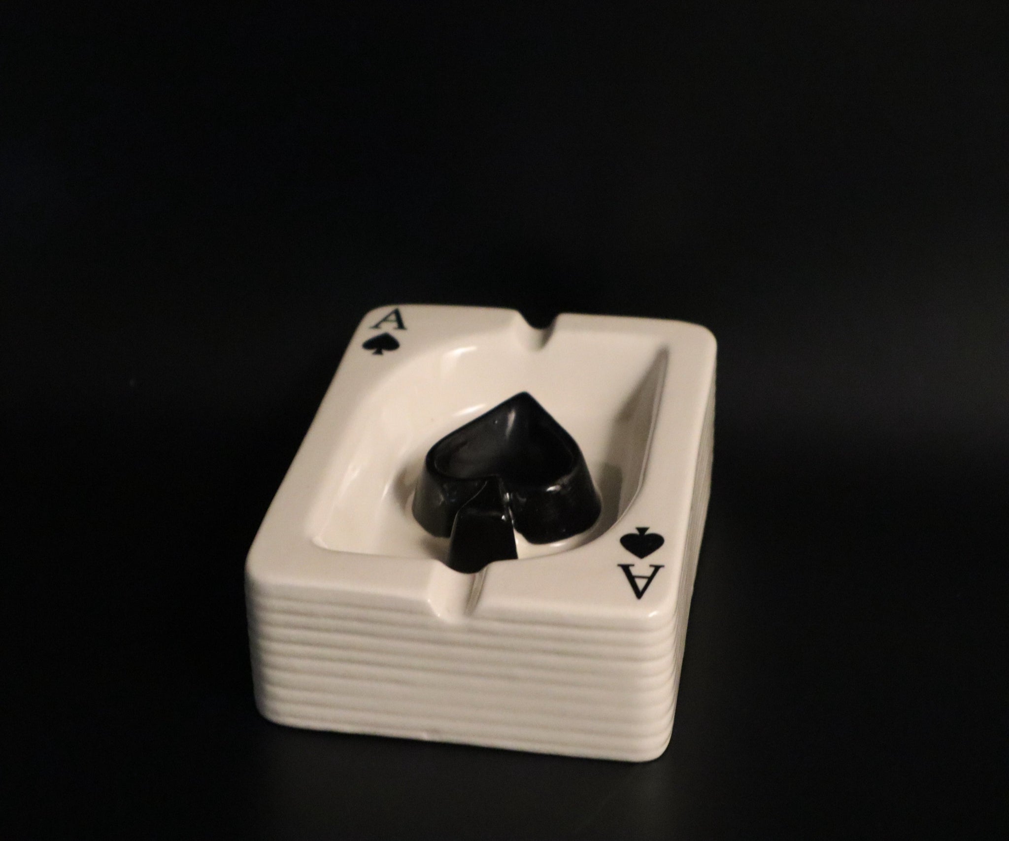 ACE OF SPADES CERAMIC ASHTRAY