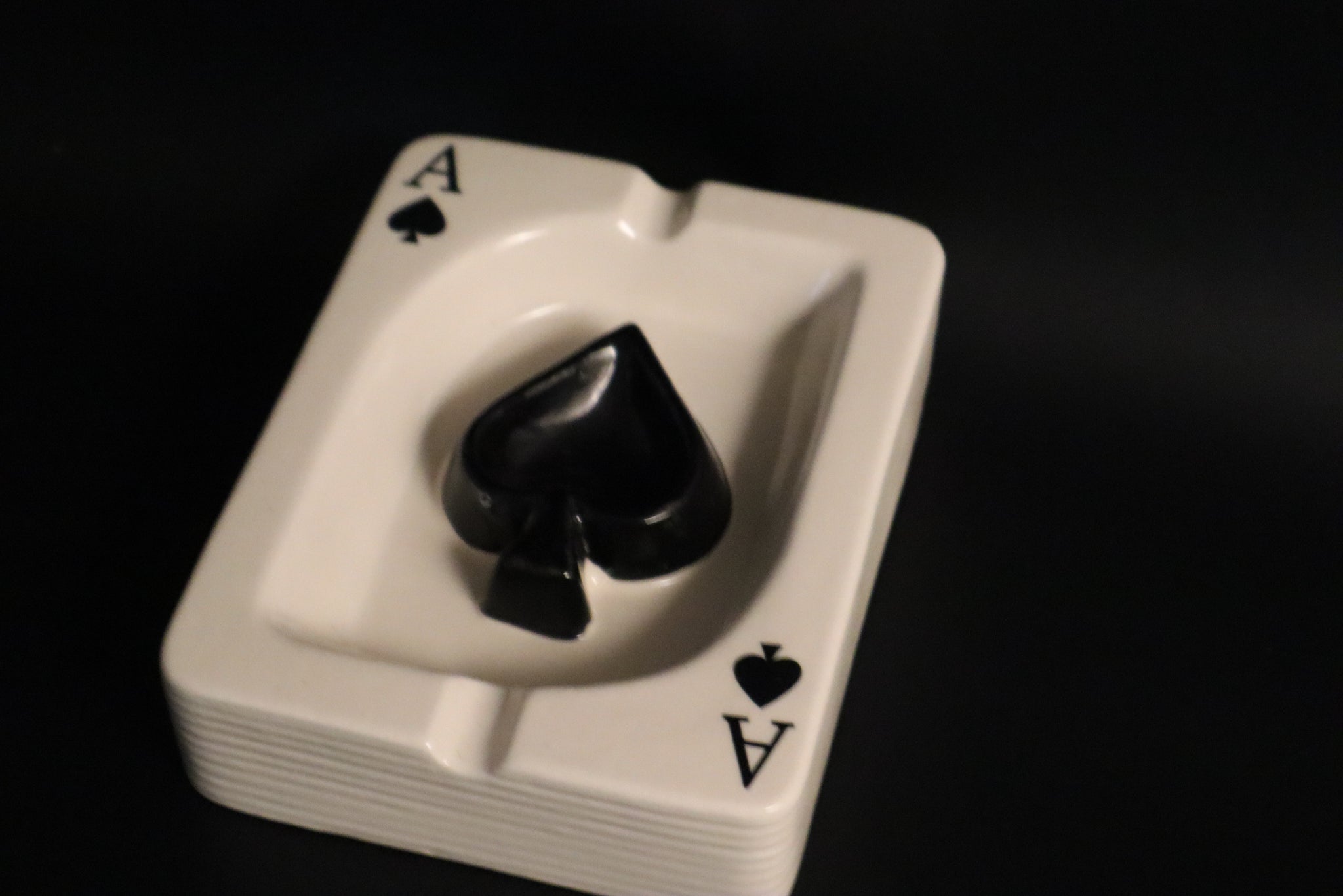 ACE OF SPADES CERAMIC ASHTRAY